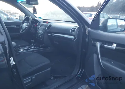 2015 Kia Sorento Lx z USA, uszkodzony, nr VIN 5XYKT3A68FG579598